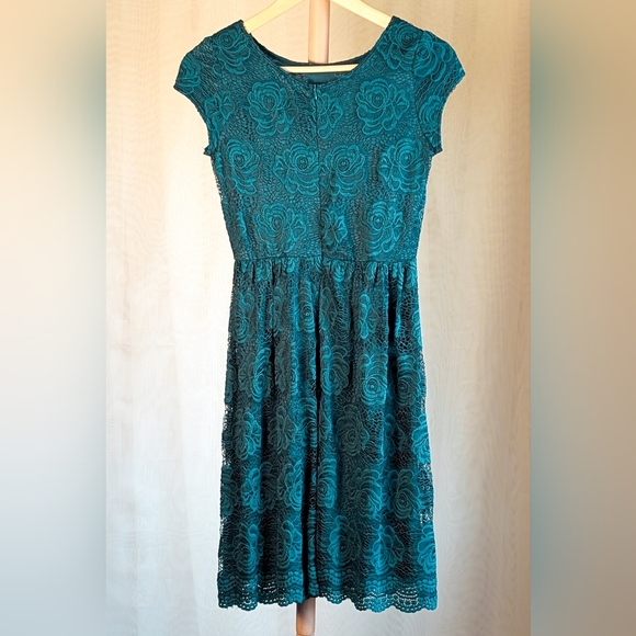 Jody Of California Elegant Deep Teal Lace Knee Length Dress - Picture 2 of 3